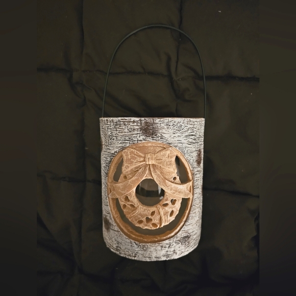 Wreath Lantern - Picture 3 of 5